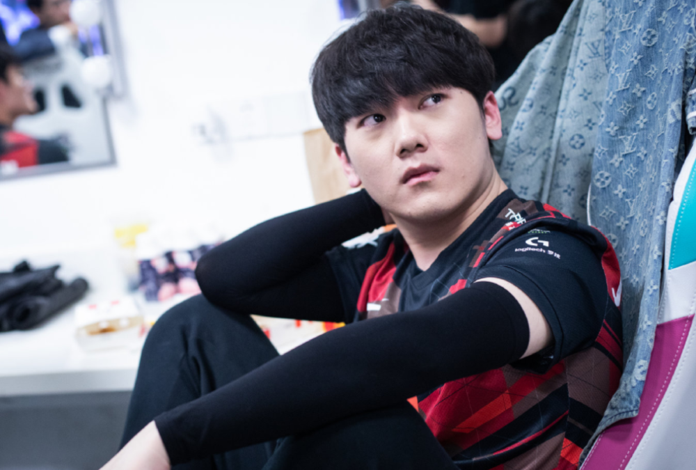 他更频繁地 他更频繁地